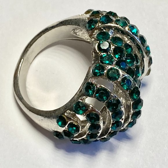 Vintage Emerald Green Crystal Boho Dome Cocktail Ring Size 9 Silver Tone Plated - Picture 7 of 11
